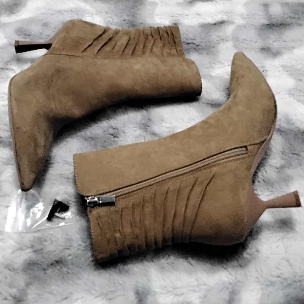 NWOT Zac Zac Posen Dusty Brown Nathan Fashion Boot    Size 6.5